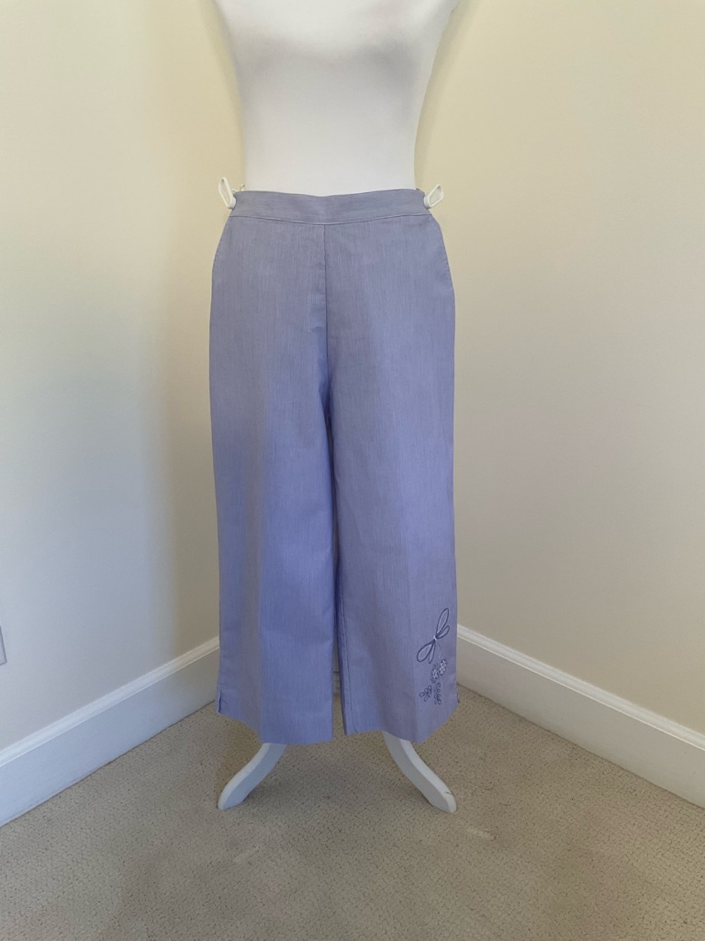 Alfred Dunner Petite Light Blue Striped Elastic-Waist Cropped Pants